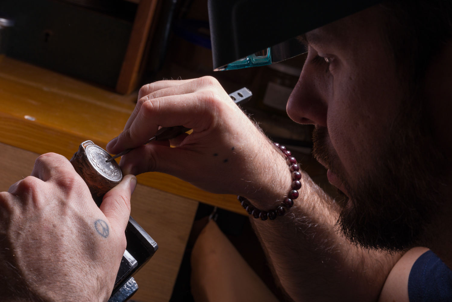 Geste traditionnel de gravure au burin par Steven Brunel