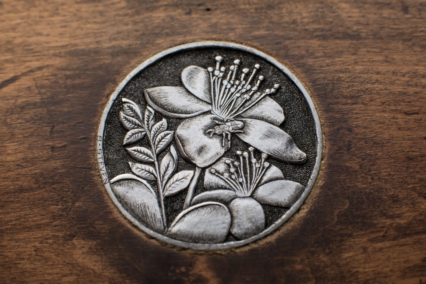 Détail sur la ciselure en taille douce sur boîte à bijoux