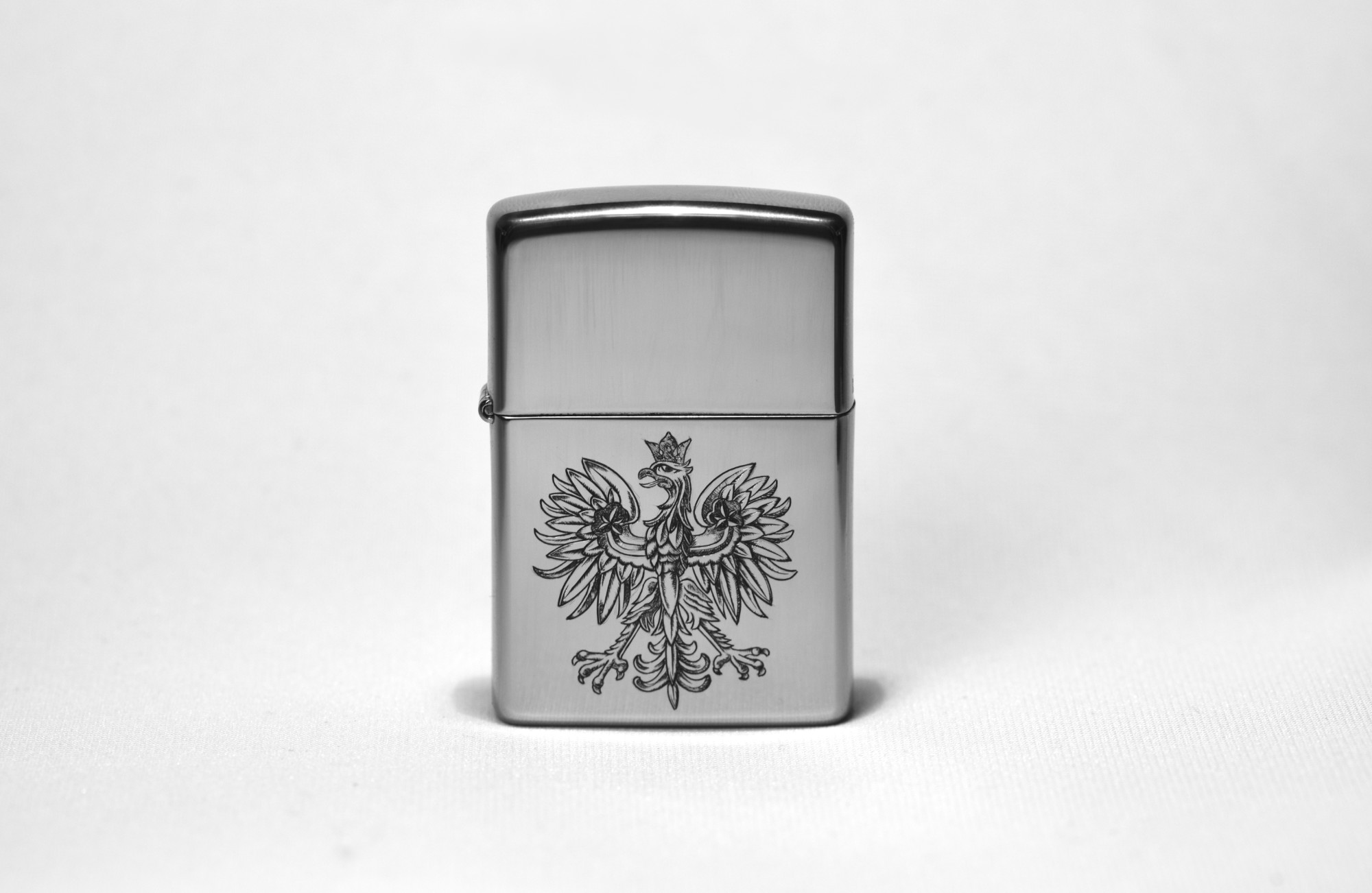 Briquet Zippo argenté gravé à la main, armoiries polonaises en taille douce
