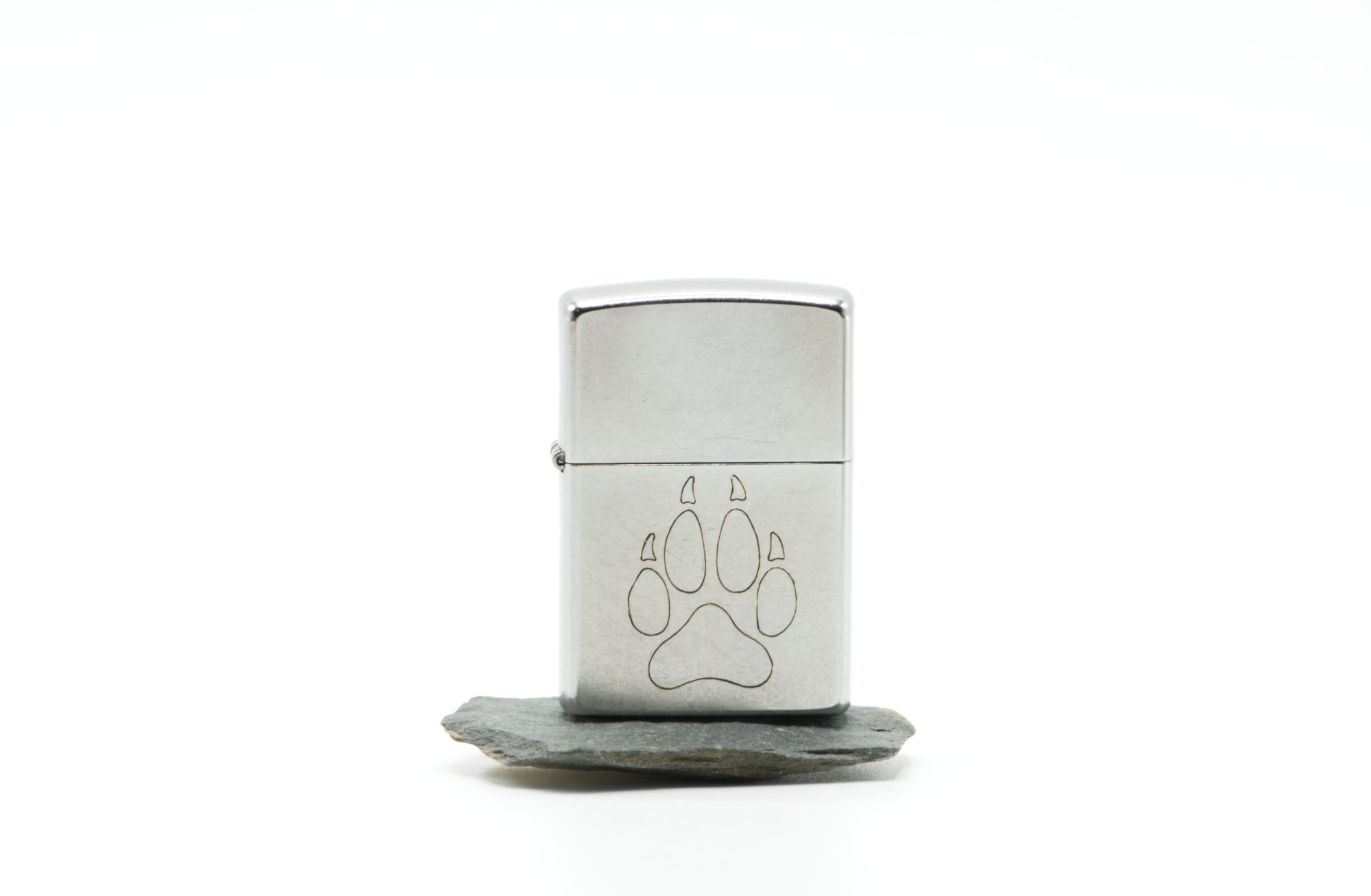 Briquet Zippo gravé à la main, motif patte de loup