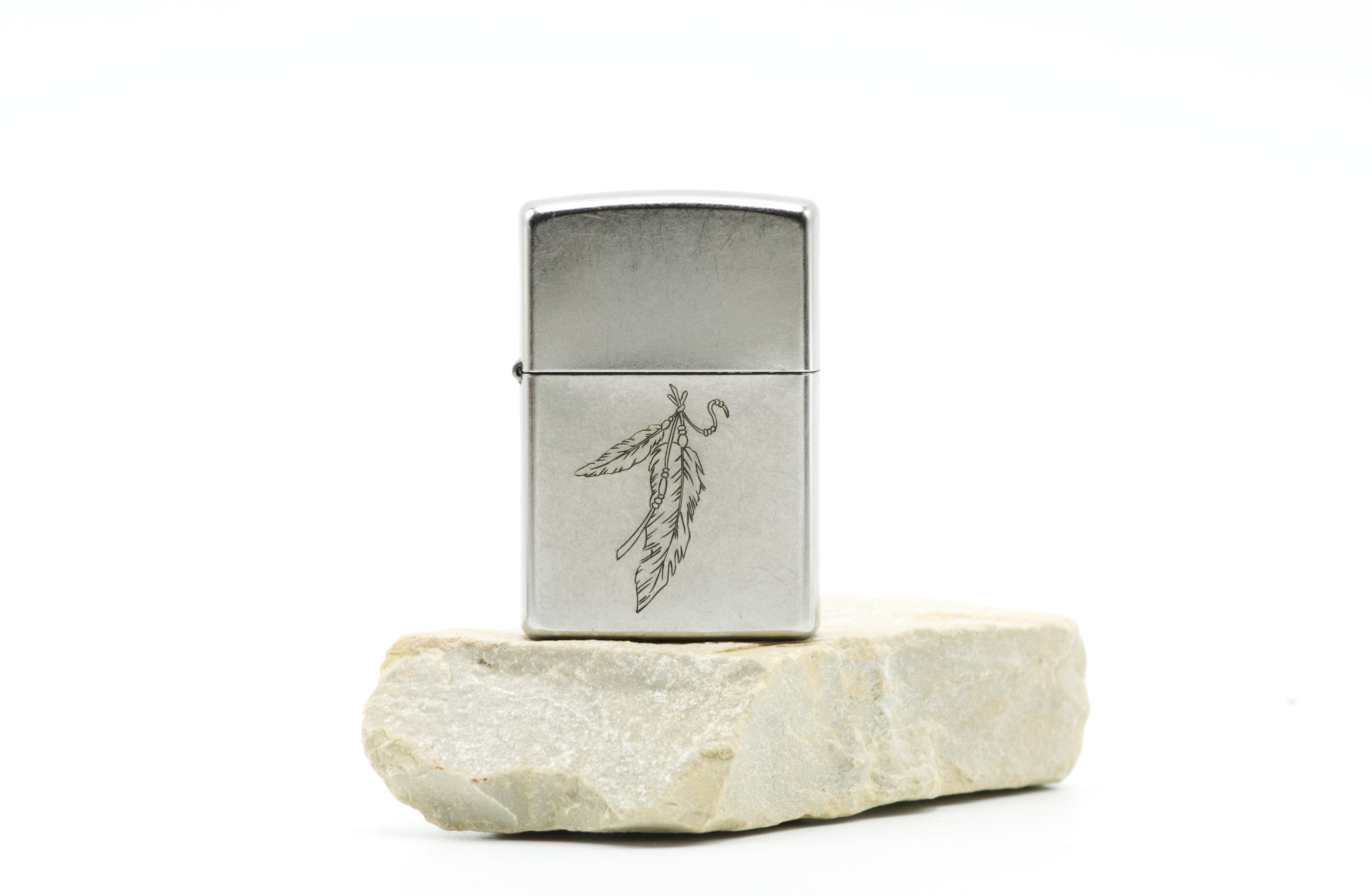 Briquet Zippo en métal, plume amérindienne gravée en taille douce