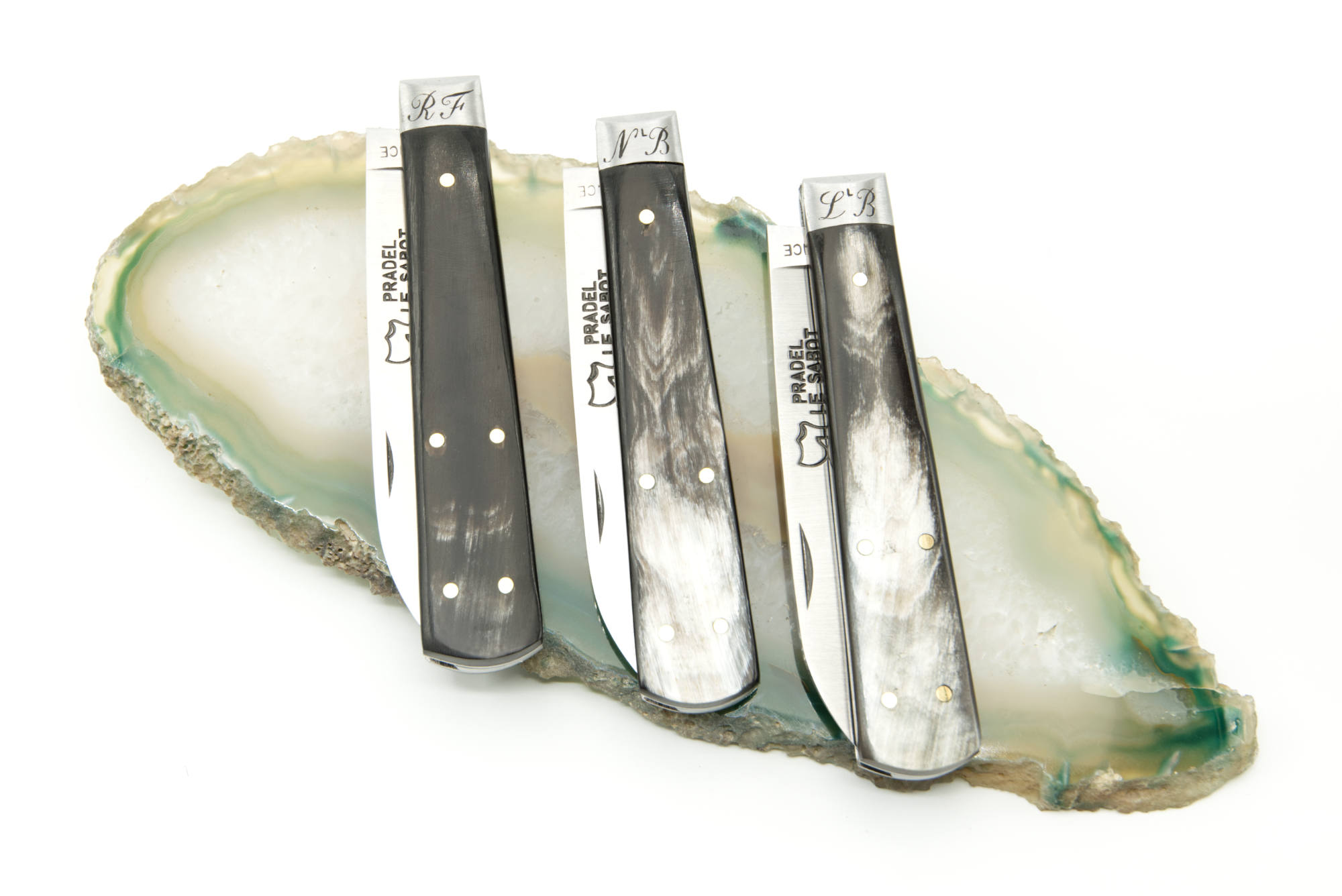 Trio de couteaux personnalisés : initiales gravées à la main sur les mitres en inox