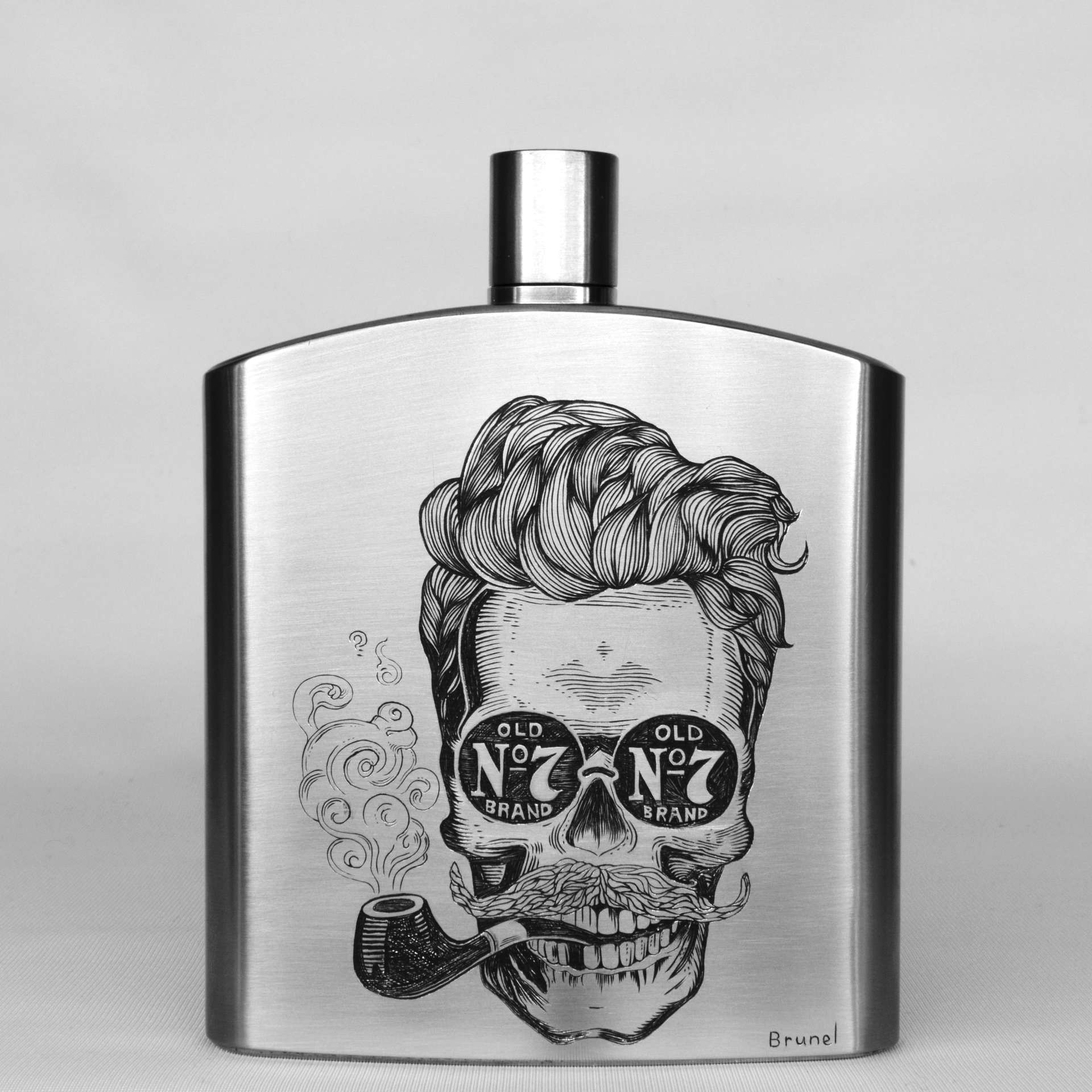 Flasque en inox gravée à la main, motif personnalisé style hipster