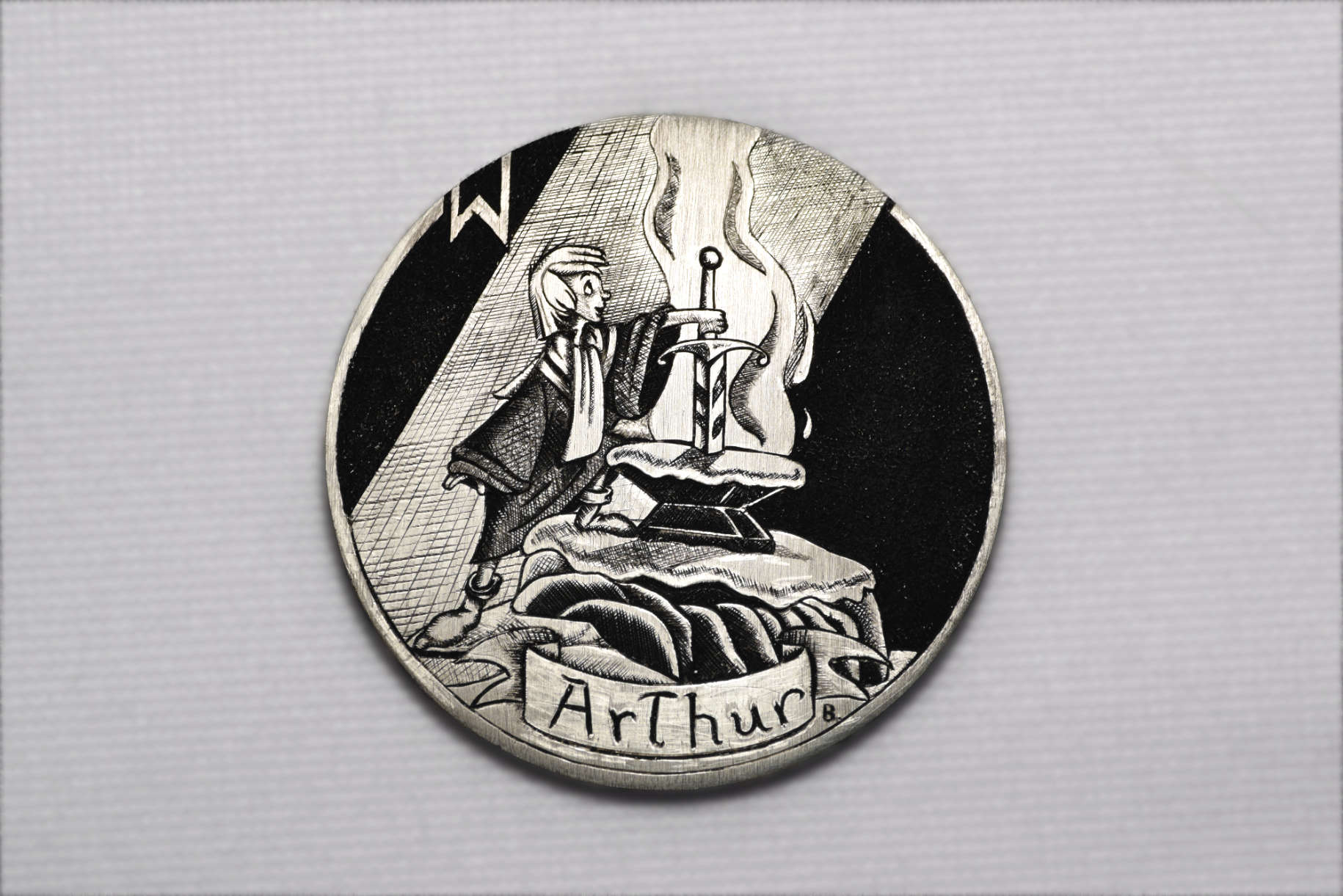 Médaille de baptême en argent, prénom et roi Arthur gravé