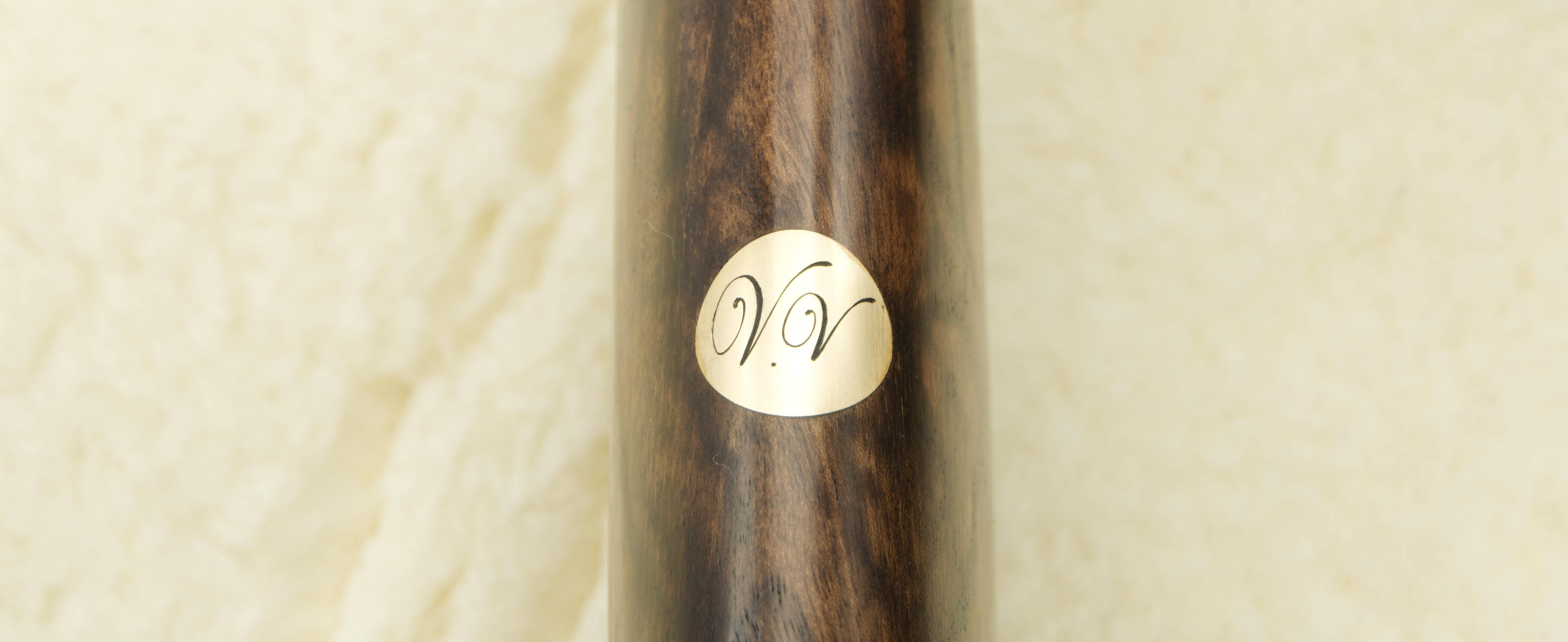 Médaillon de crosse de fusil de chasse gravé initiales en taille douce