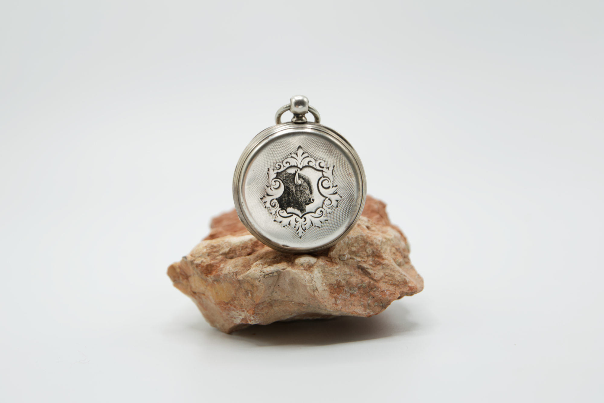 Nouvelle gravure sur métal, réalisation unique et sur mesure fait à la main