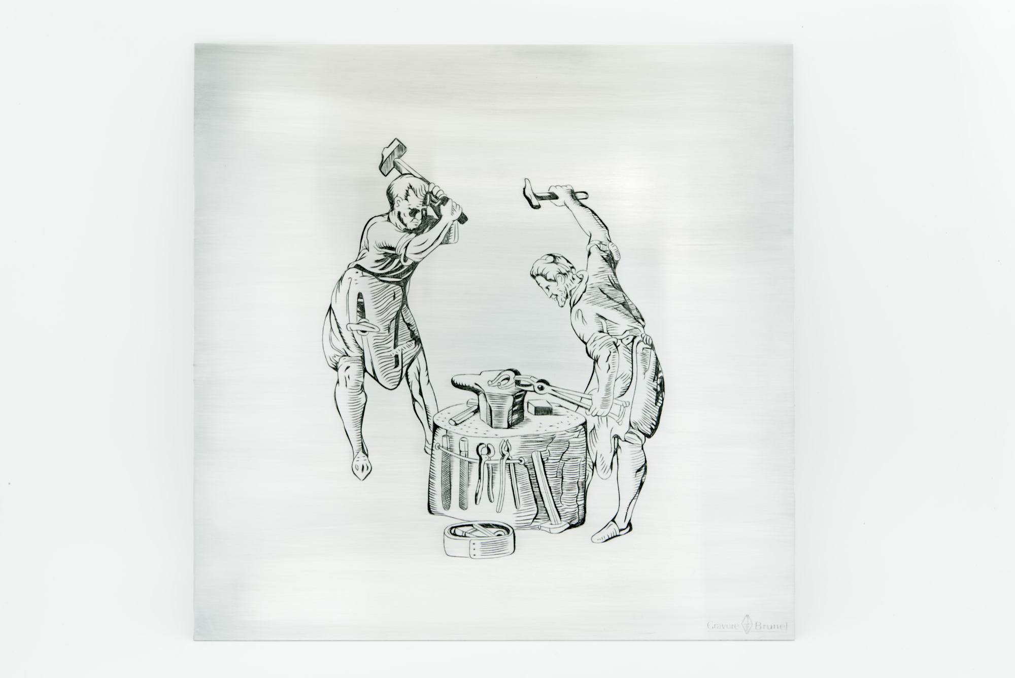 Création artisanale unique, gravure sur métal récente et entièrement personnalisée