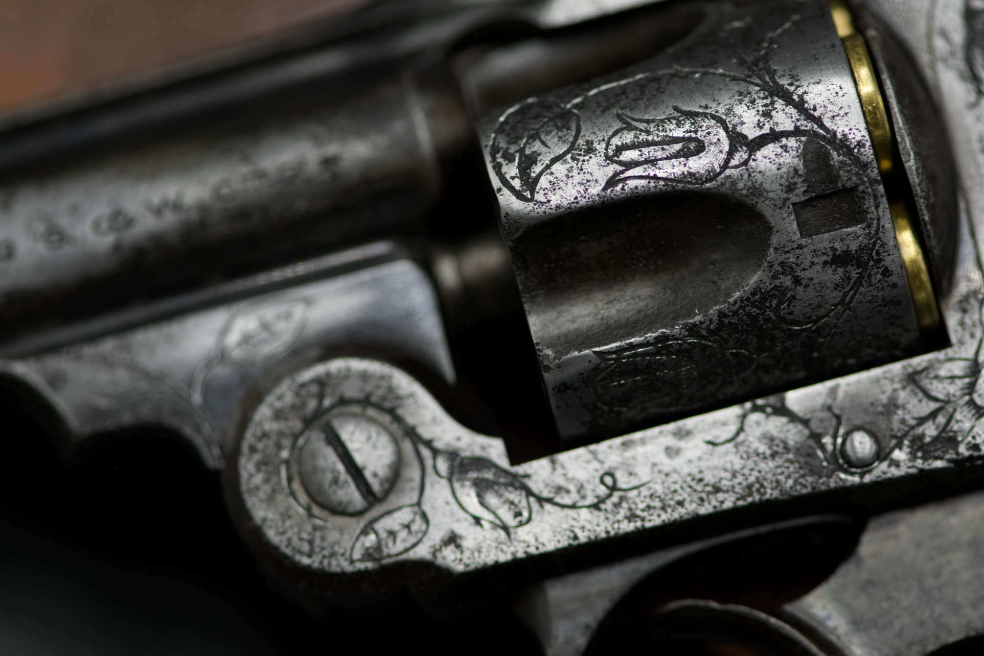 image gravure sur revolver 4