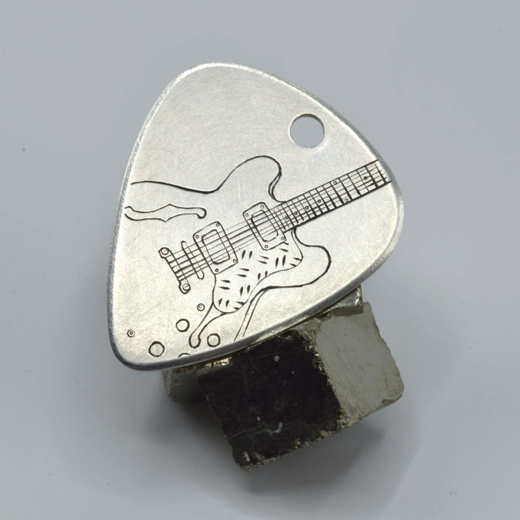 image gravure sur pendentif 12