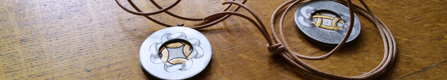 image gravure sur pendentif 1
