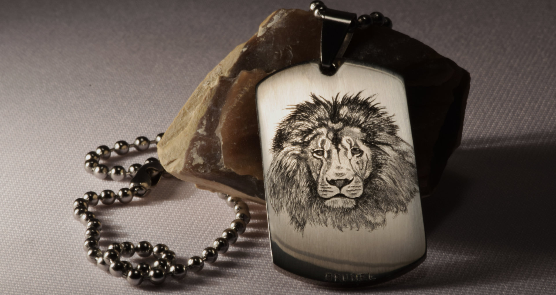 image gravure sur pendentif 5