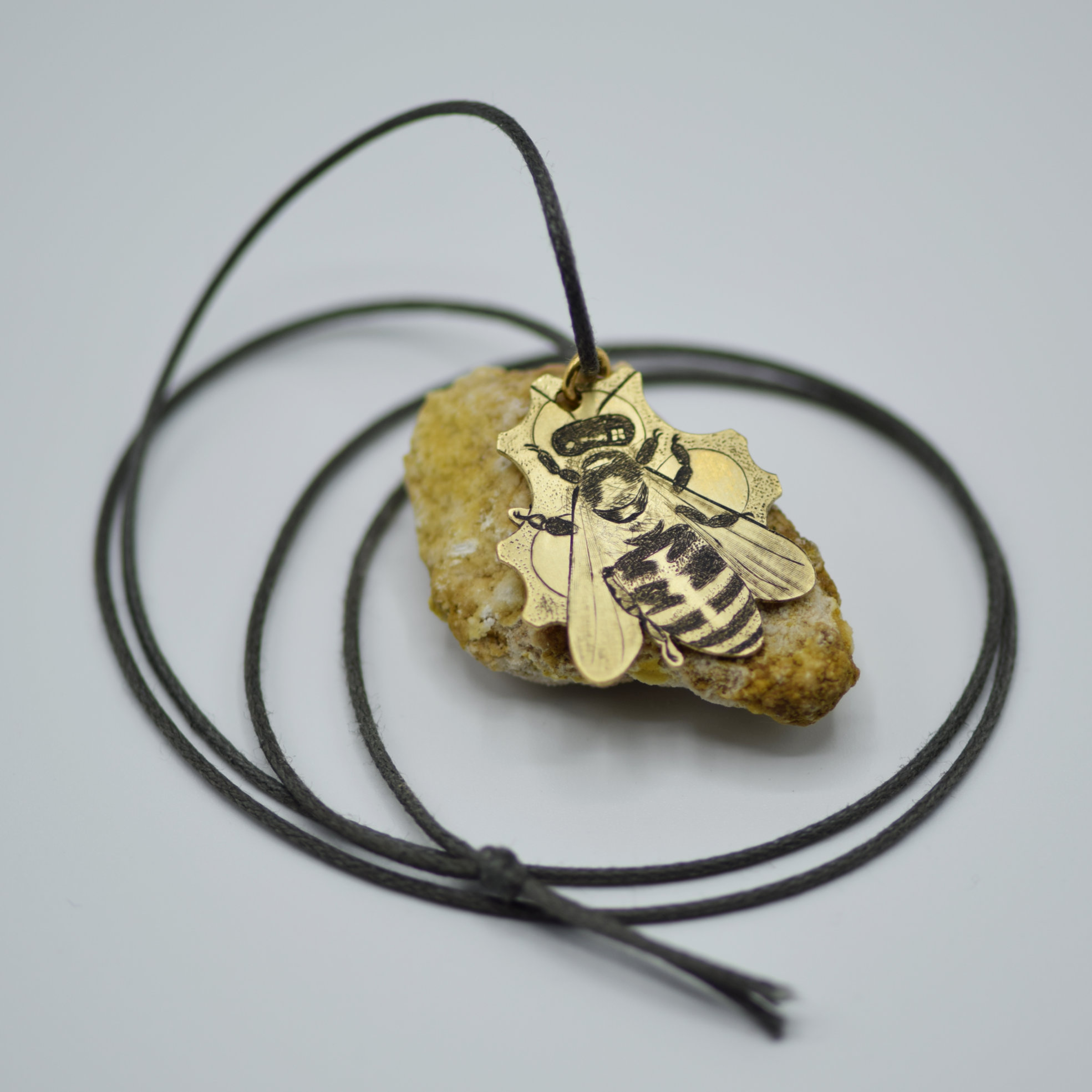 image gravure sur pendentif 9