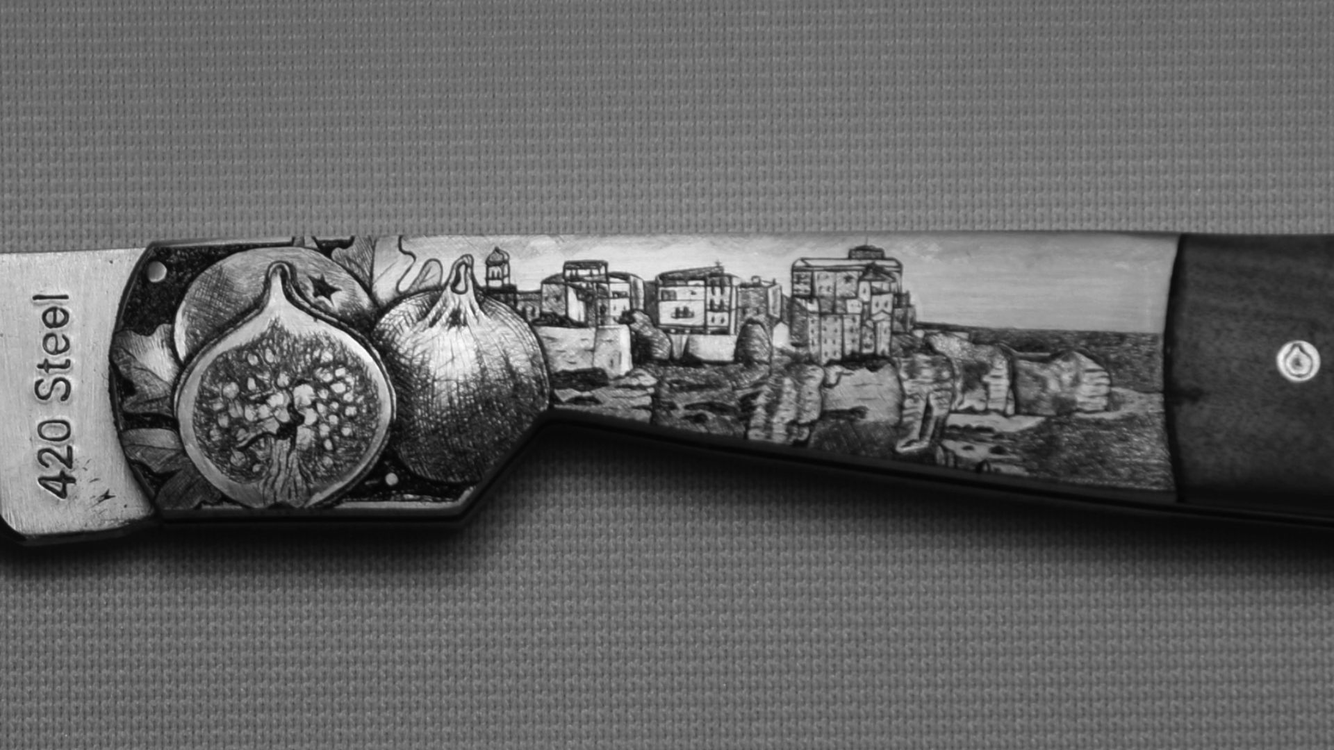 image ancre gravure sur couteau & lames