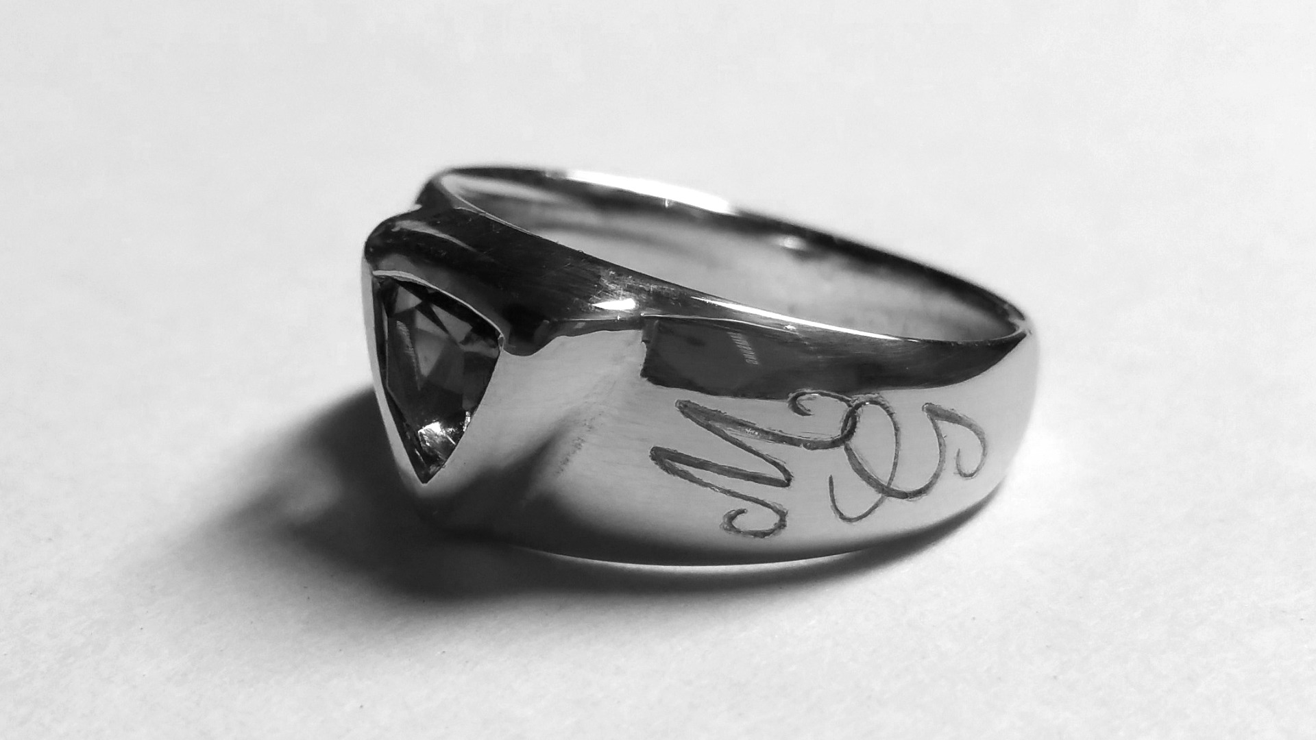 image ancre gravure sur bague