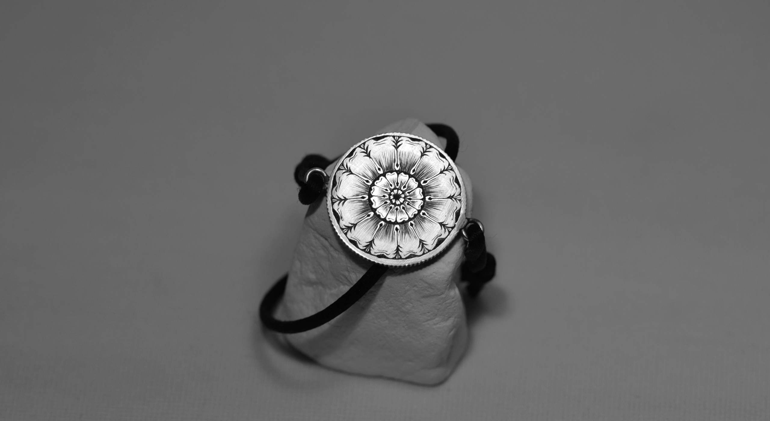 Image de tête page gravure sur Bijoux